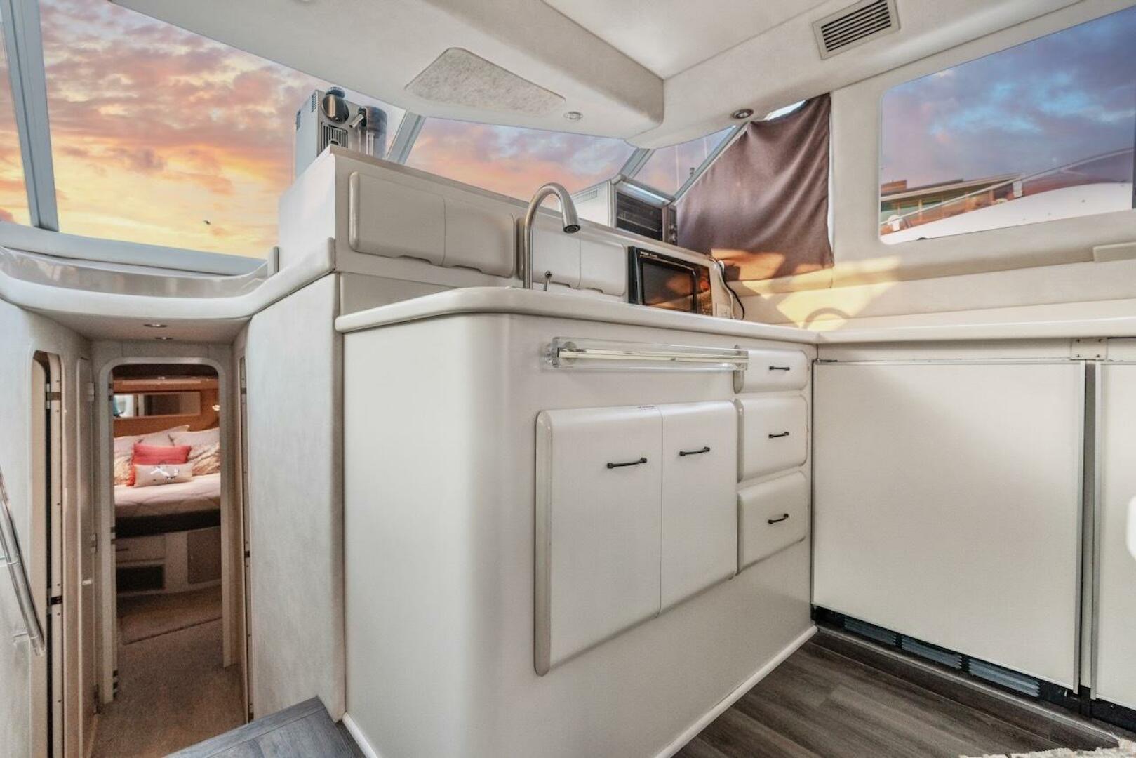 Slide: The Image of Sea Ray 550 Sedan Bridge 1993 - 5507095