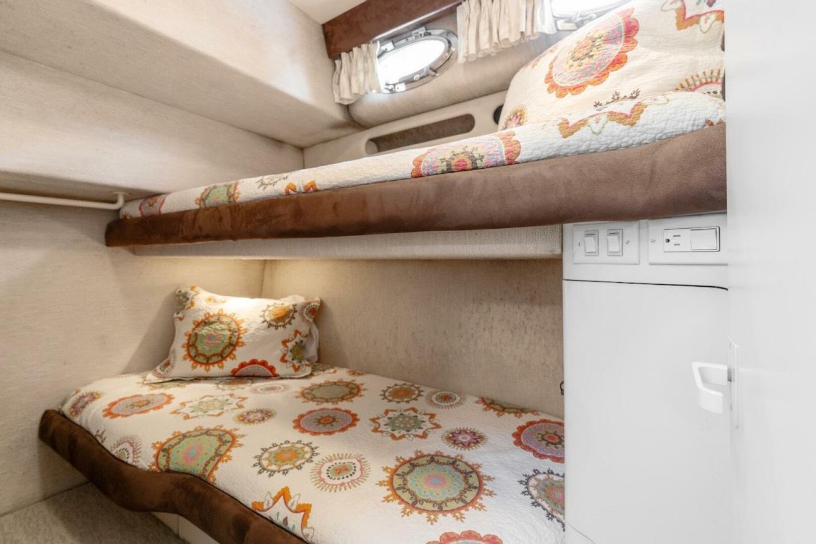 Slide: The Image of Sea Ray 550 Sedan Bridge 1993 - 5507096