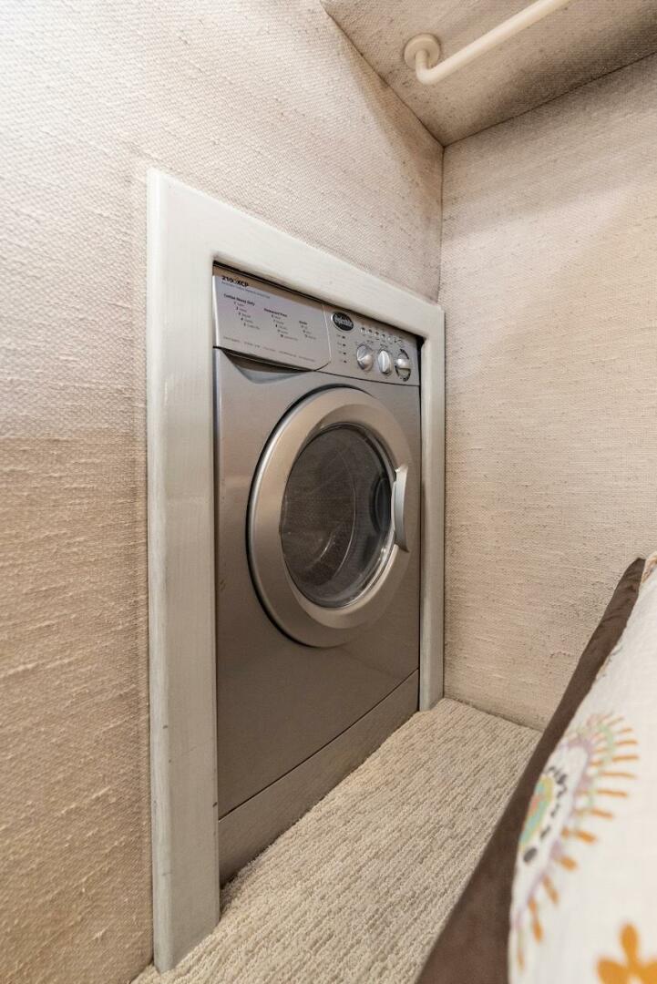 Slide: The Image of Sea Ray 550 Sedan Bridge 1993 - 5507097