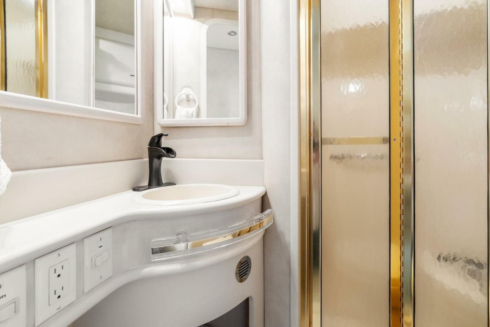 Slide: The Image of Sea Ray 550 Sedan Bridge 1993 - 5507100