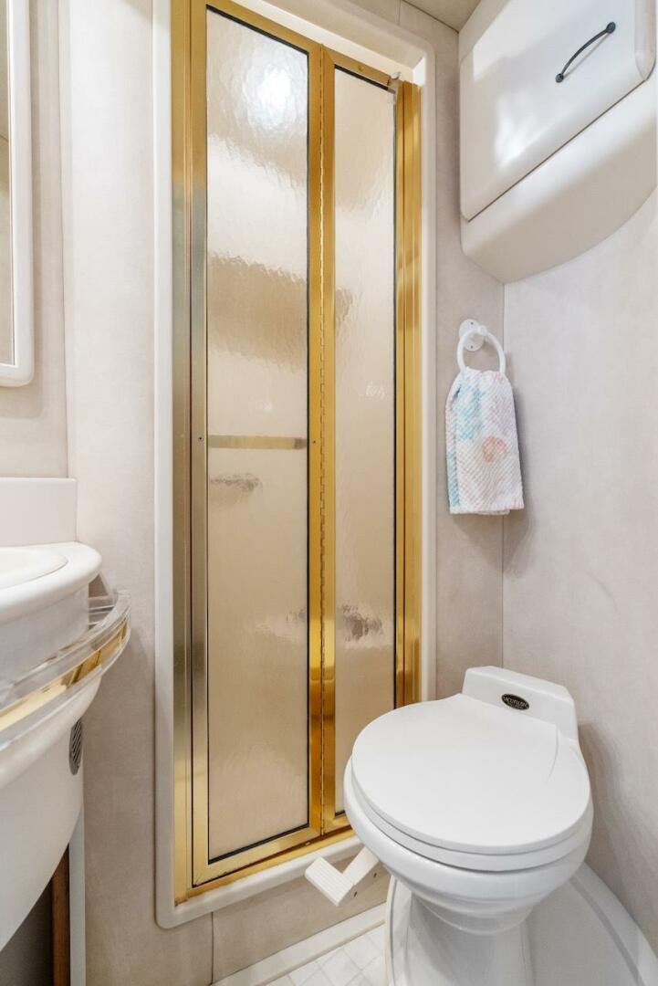 Slide: The Image of Sea Ray 550 Sedan Bridge 1993 - 5507101