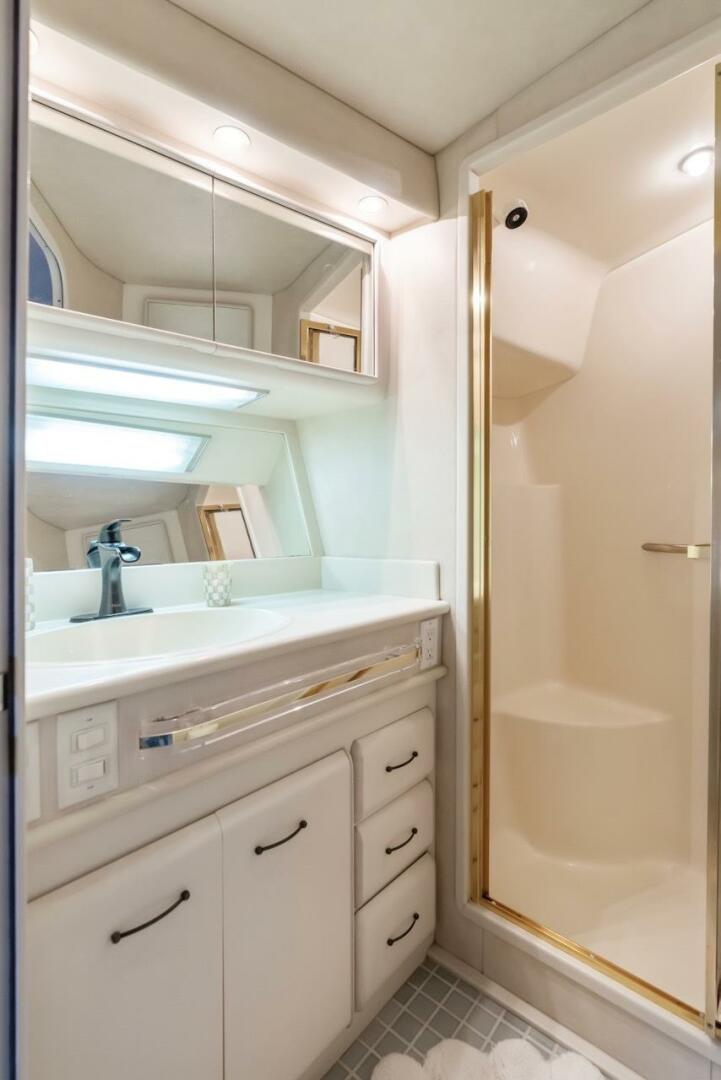 Slide: The Image of Sea Ray 550 Sedan Bridge 1993 - 5507103