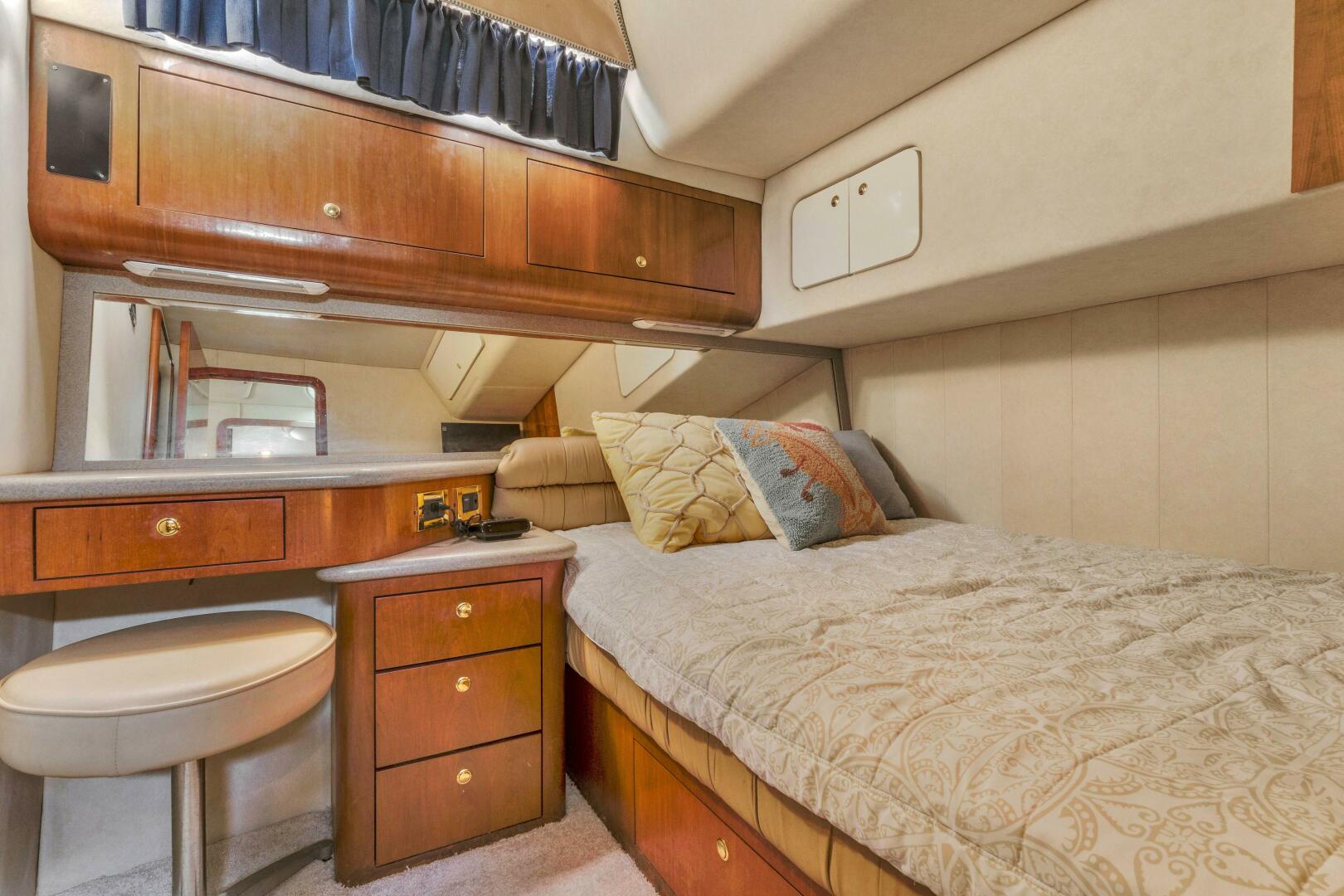 Slide: The Image of 1997 55 Sea Ray 550 Sedan No Name Guest Stateroom (1) - 3905927