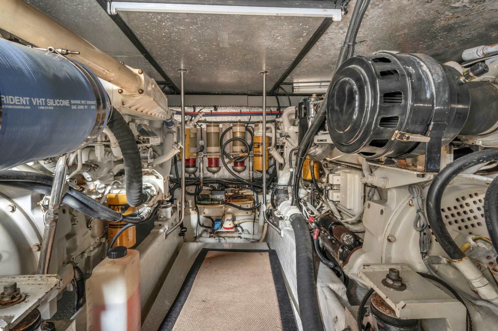 Slide: The Image of 1997 55 Sea Ray 550 Sedan No Name Engine Room - 3905933