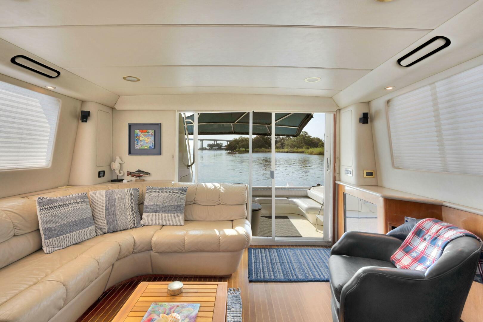 Slide: The Image of 1997 55 Sea Ray 550 Sedan No Name Salon (1) - 3905919