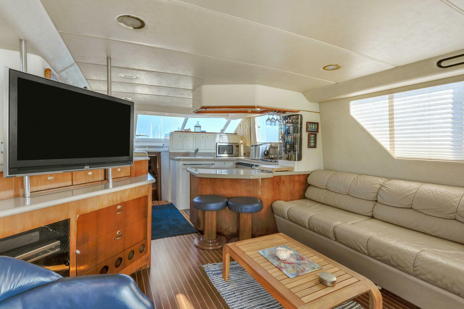 Slide: The Image of 1997 55 Sea Ray 550 Sedan No Name Salon (3) - 3905921