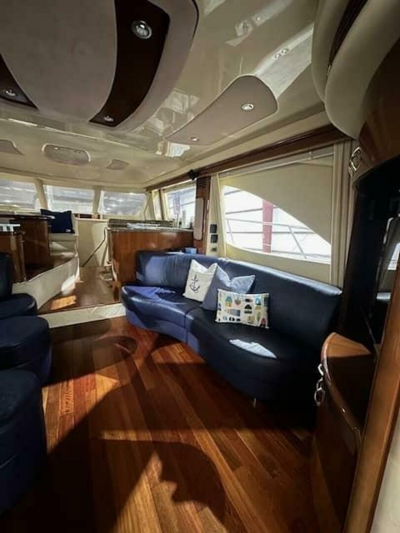 Slide: The Image of Sea Ray 550 Sedan Bridge 2005 - 5359836