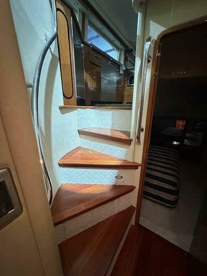 Slide: The Image of Sea Ray 550 Sedan Bridge 2005 - 5359850