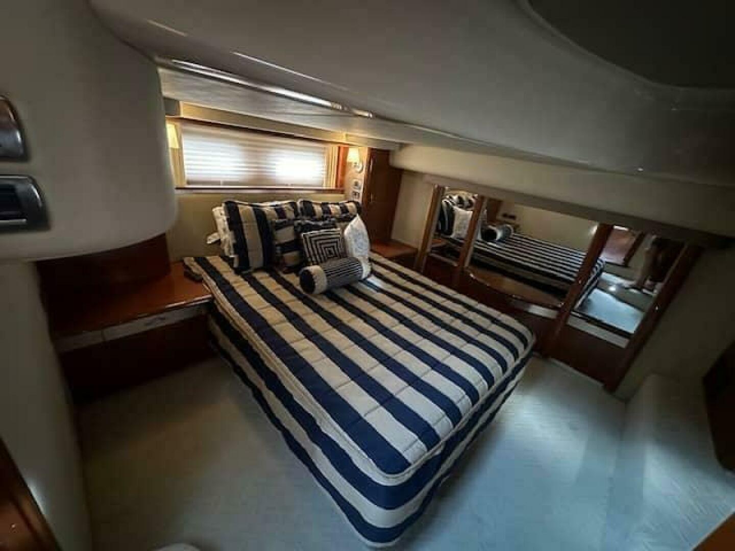 Slide: The Image of Sea Ray 550 Sedan Bridge 2005 - 5359853