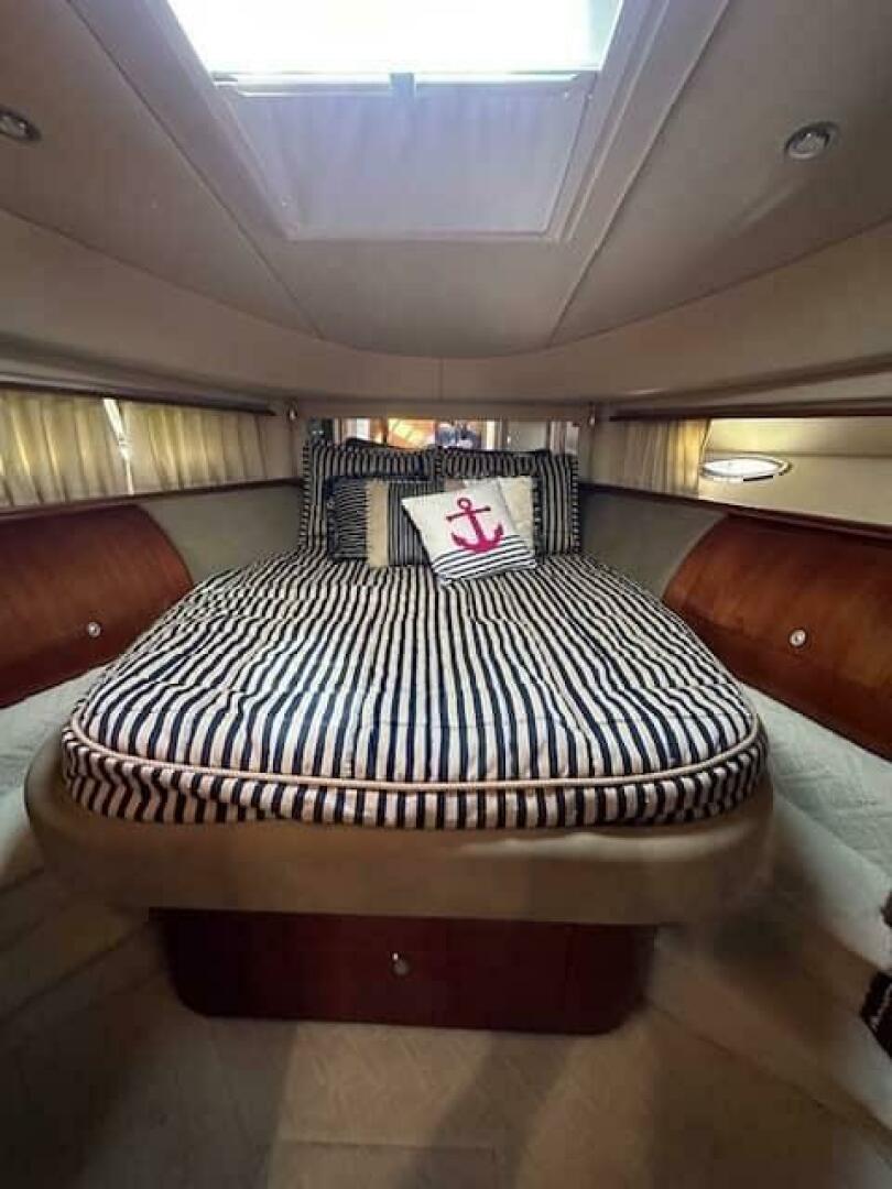 Slide: The Image of Sea Ray 550 Sedan Bridge 2005 - 5359858
