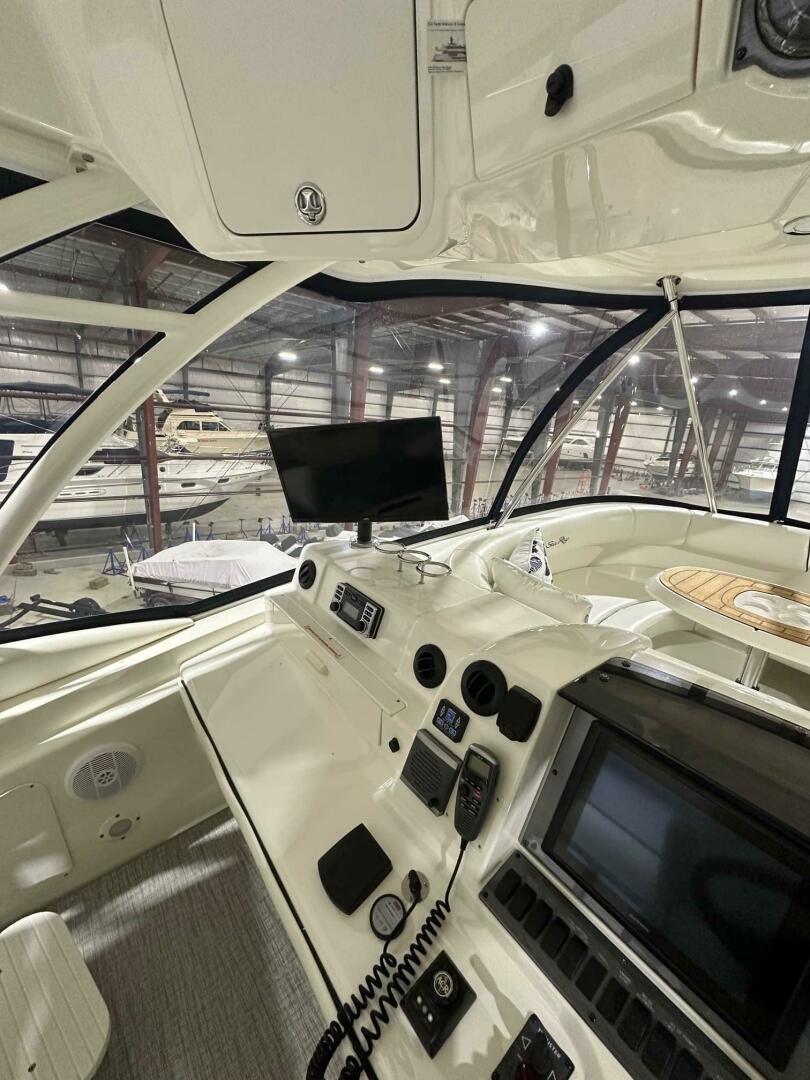 Slide: The Image of Sea Ray 550 Sedan Bridge 2005 - 5359870