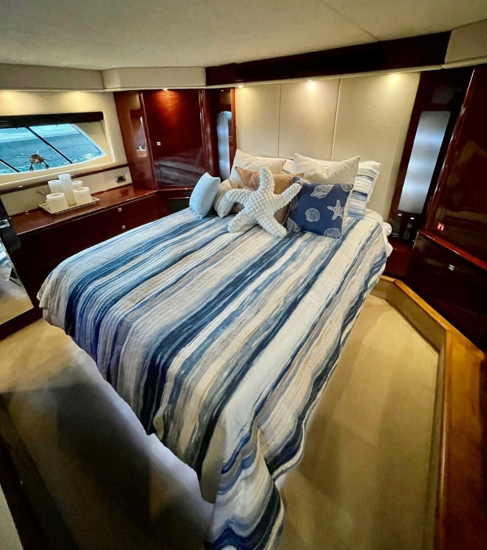 Slide: The Image of 2008 Sea Ray 55 Sundancer POSITIVE VIBES Master Stateroom (4) - 4003385