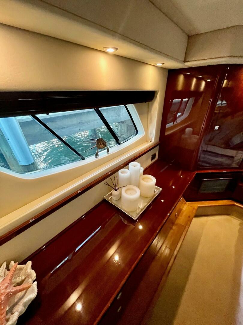 Slide: The Image of 2008 Sea Ray 55 Sundancer POSITIVE VIBES Master Stateroom - 4003386