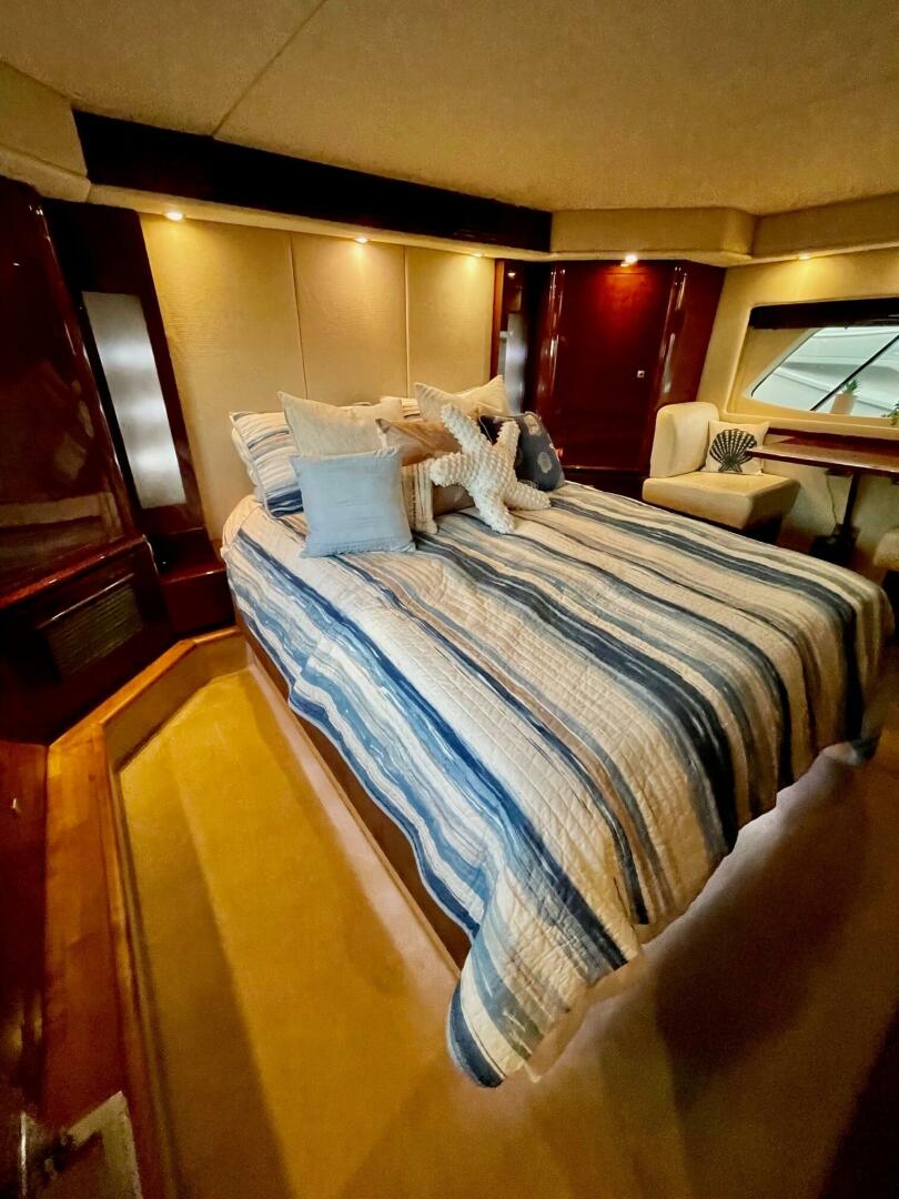 Slide: The Image of 2008 Sea Ray 55 Sundancer POSITIVE VIBES Master Stateroom (2) - 4003362