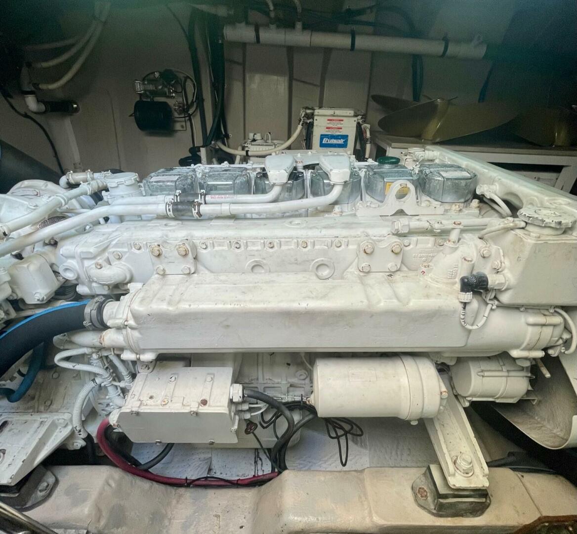 Slide: The Image of 2008 Sea Ray 55 Sundancer POSITIVE VIBES Engine (2) - 4003369