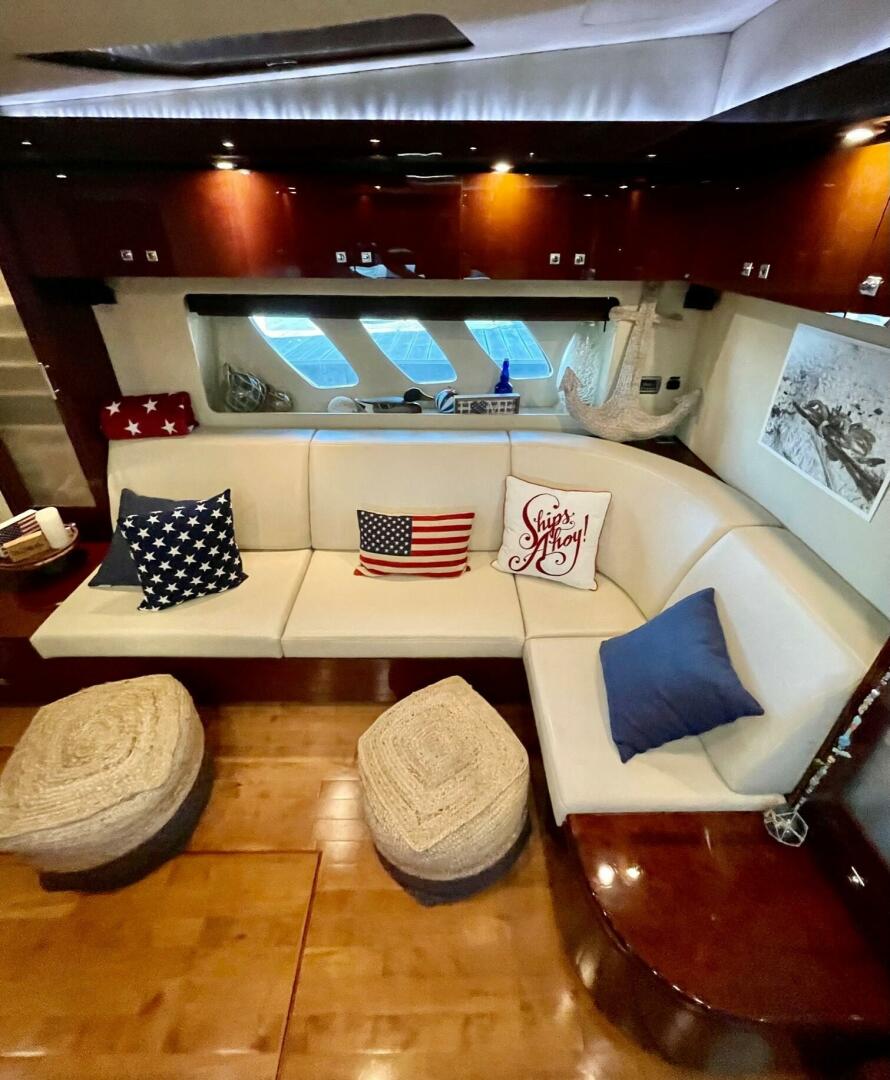 Slide: The Image of 2008 Sea Ray 55 Sundancer POSITIVE VIBES Salon (2) - 4003365