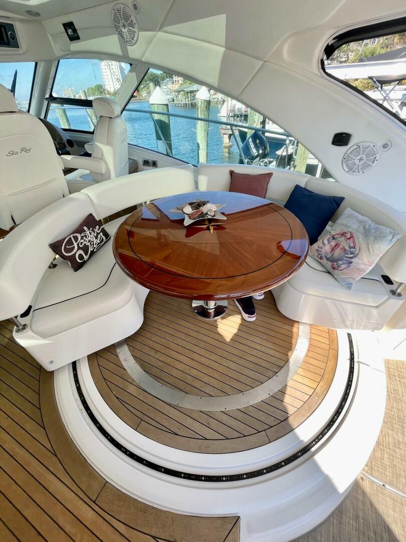 Slide: The Image of 2008 Sea Ray 55 Sundancer   POSITIVE VIBES  Dinette - 4003368