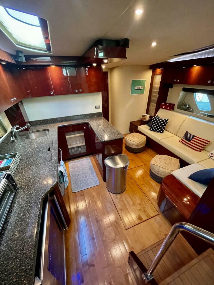 Slide: The Image of 2008 Sea Ray 55 Sundancer   POSITIVE VIBES  Galley - 4003374