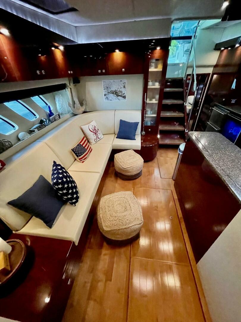 Slide: The Image of 2008 Sea Ray 55 Sundancer POSITIVE VIBES Salon - 4003366