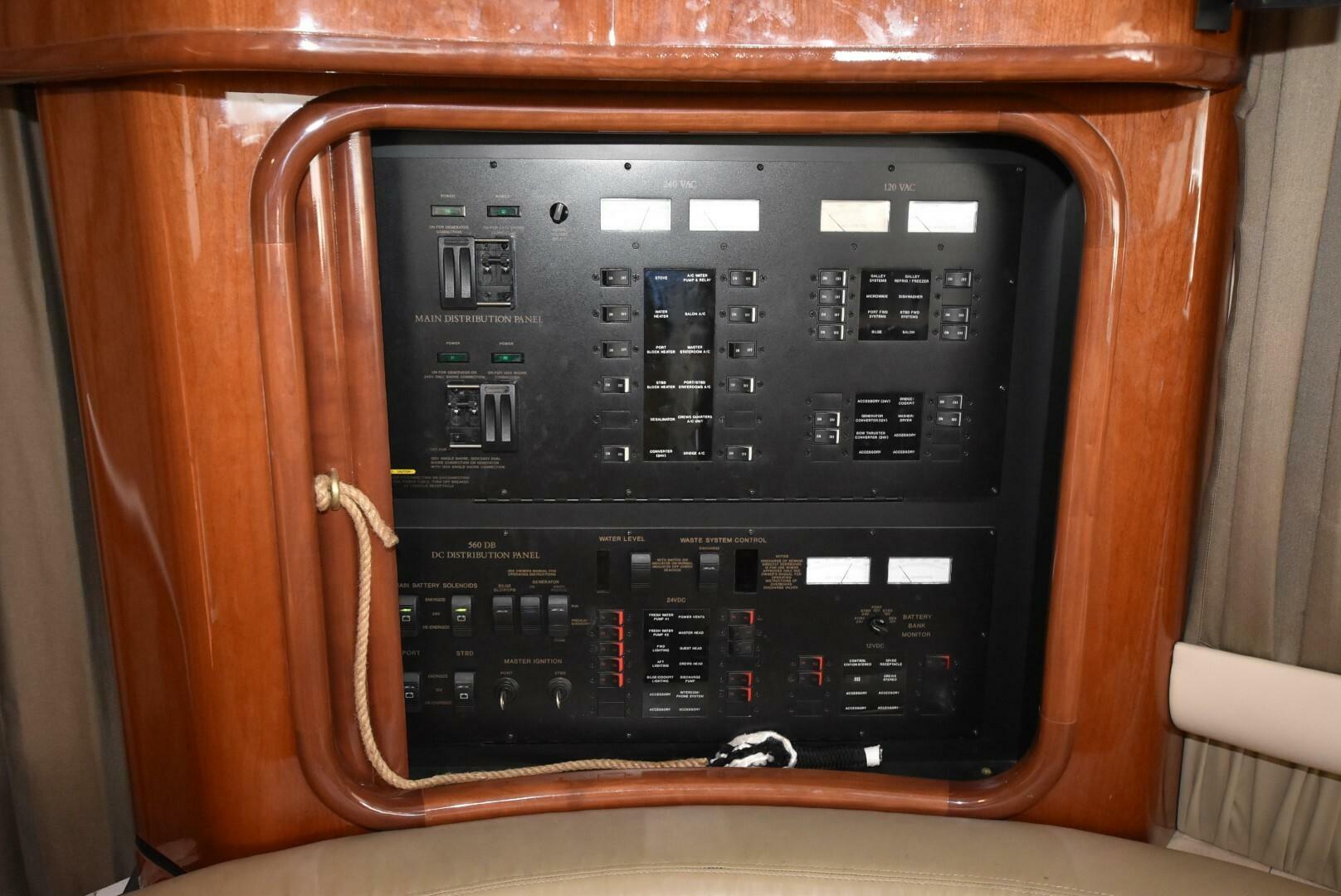 Slide: The Image of Sea Ray 560 Sedan Bridge 2003 - 5029006
