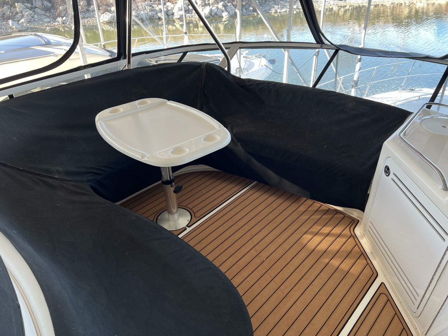 Slide: The Image of 2001 Sea Ray 56 Sedan Bridge Moderation - 3733877