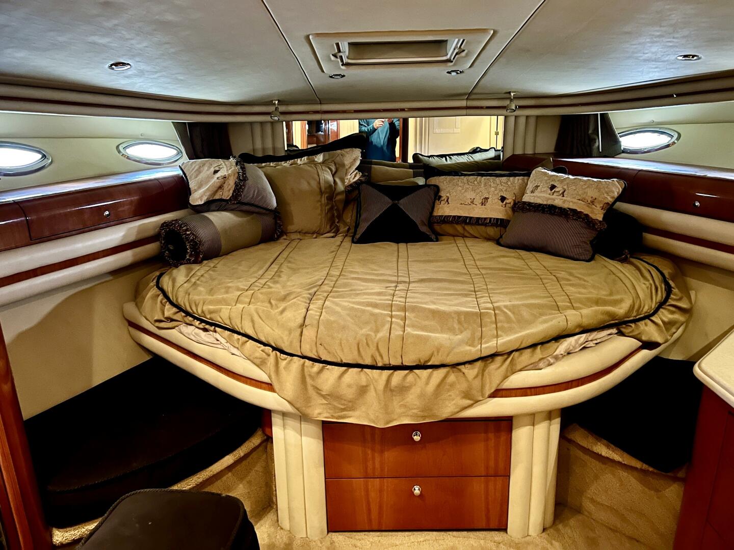 Slide: The Image of 2001 Sea Ray 56 Sedan Bridge Moderation - 3733864