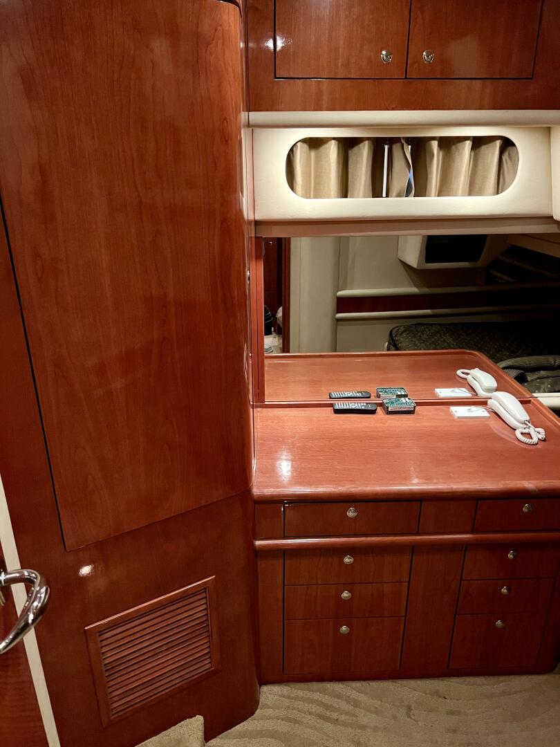 Slide: The Image of 2001 Sea Ray 56 Sedan Bridge Moderation - 3733872