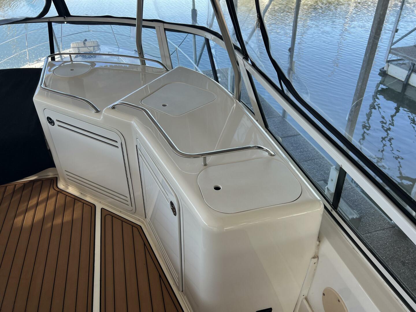 Slide: The Image of 2001 Sea Ray 56 Sedan Bridge Moderation - 3733878