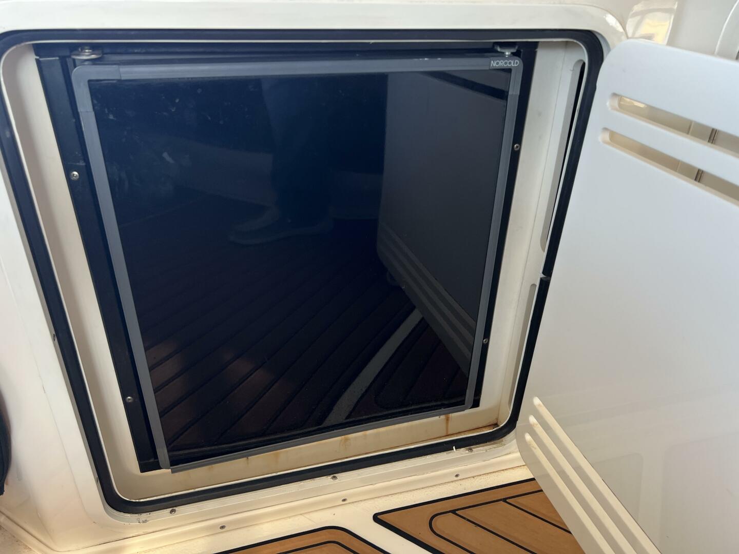 Slide: The Image of 2001 Sea Ray 56 Sedan Bridge Moderation - 3733879