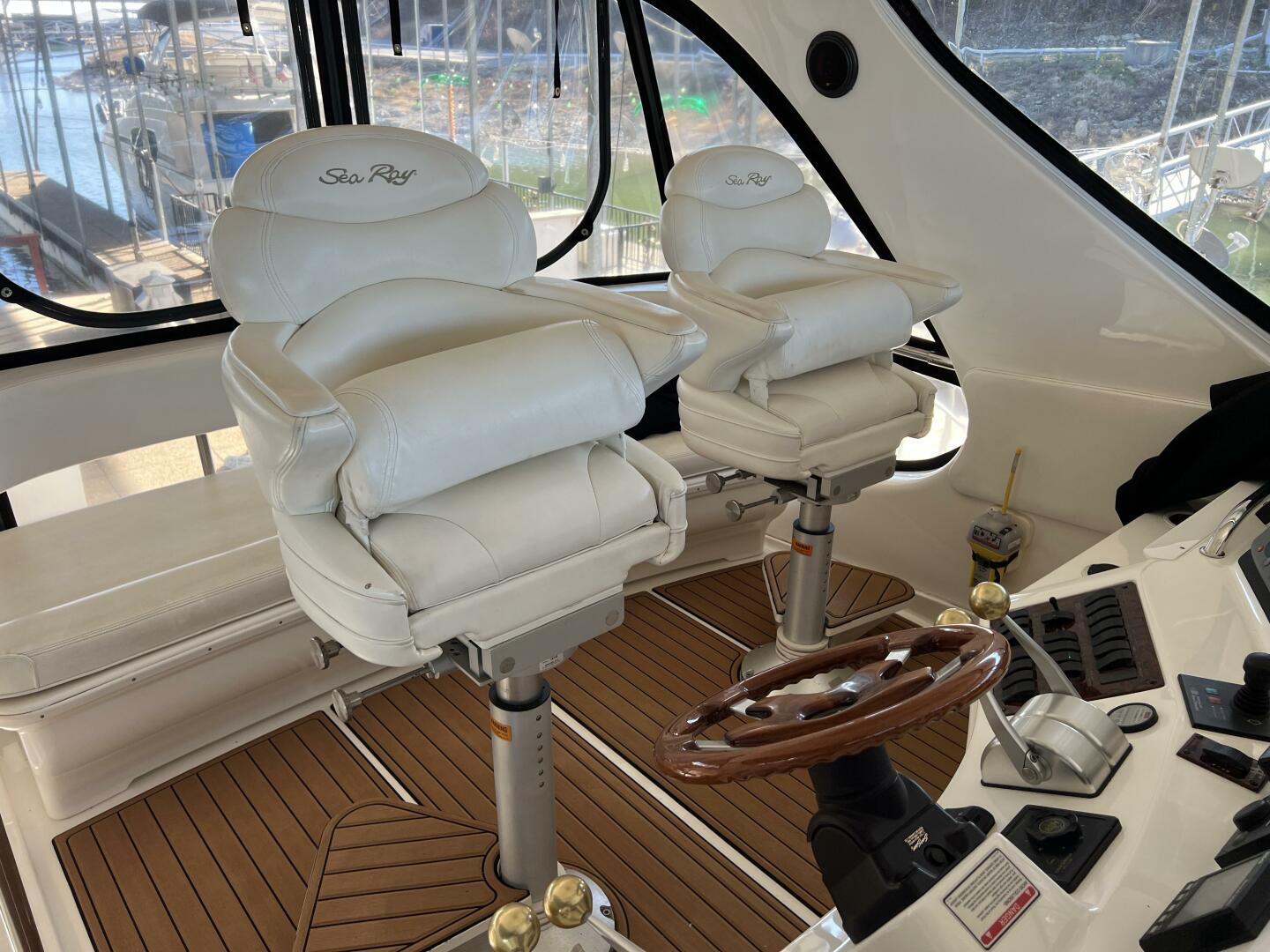Slide: The Image of 2001 Sea Ray 56 Sedan Bridge Moderation - 3733899