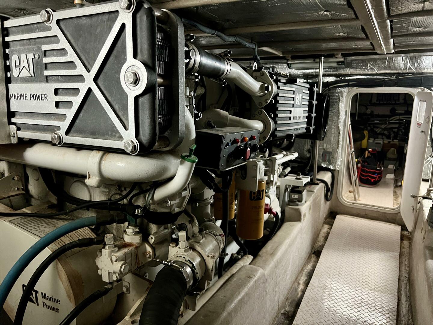 Slide: The Image of 2001 Sea Ray 56 Sedan Bridge Moderation - 3733912