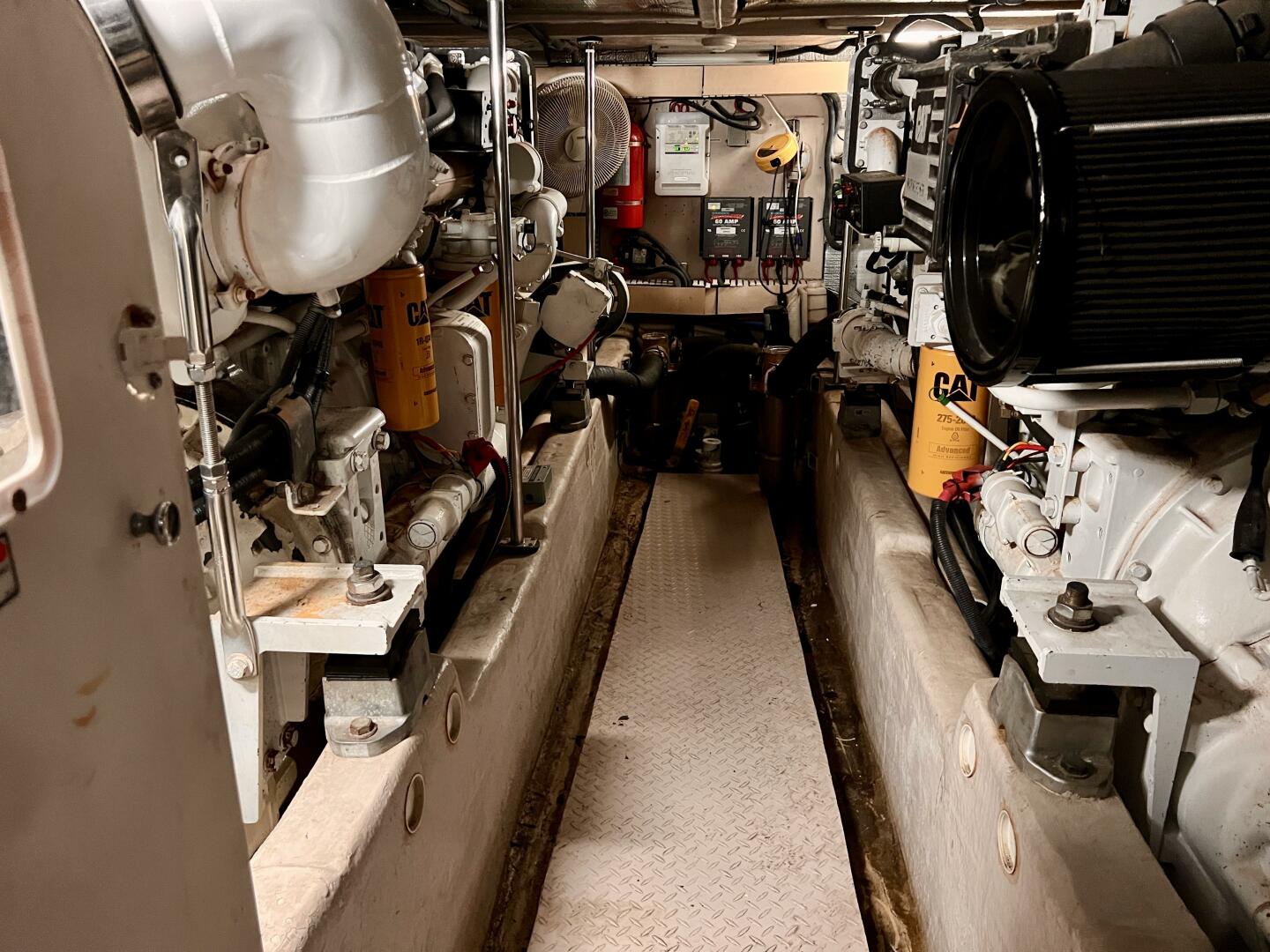 Slide: The Image of 2001 Sea Ray 56 Sedan Bridge Moderation - 3733917
