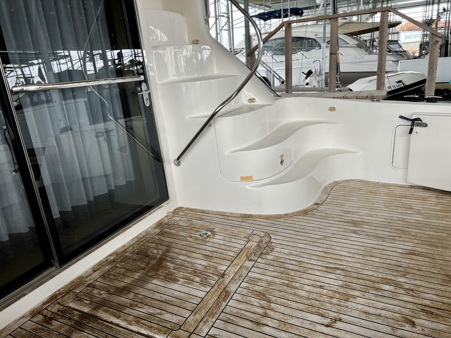 Slide: The Image of 2001 Sea Ray 56 Sedan Bridge Moderation - 3733921