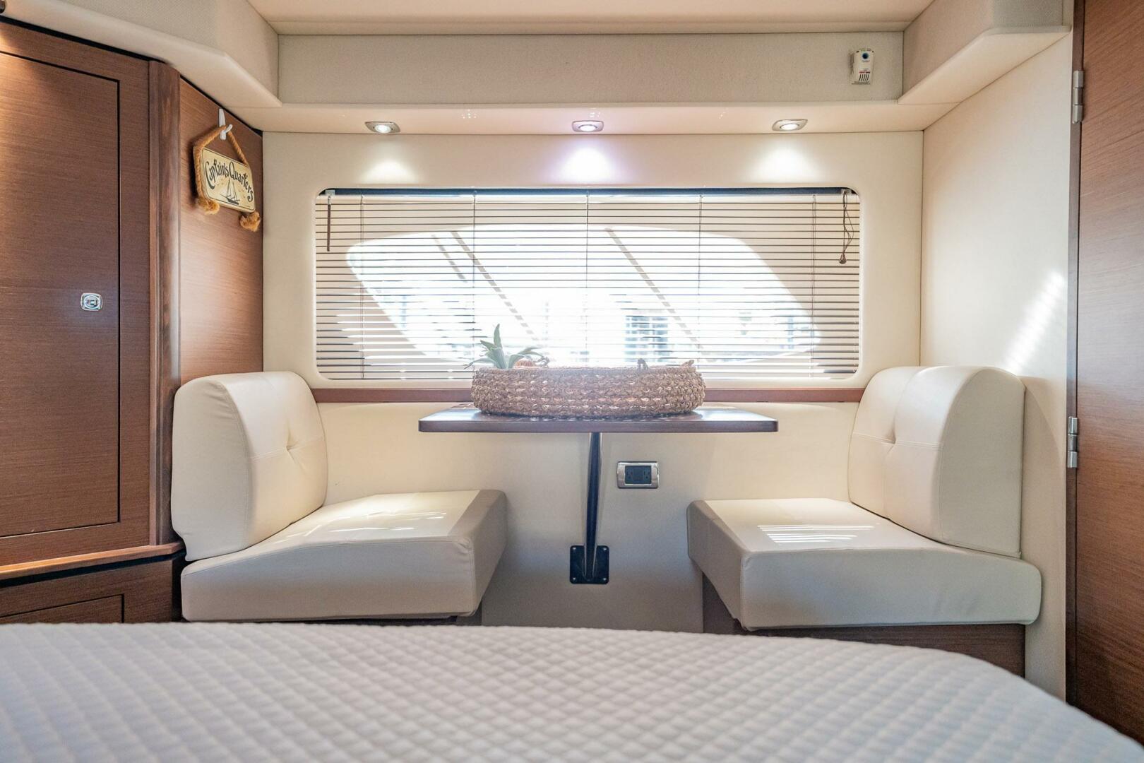 Slide: The Image of Sea Ray 580 Sundancer 2013 - 4429245