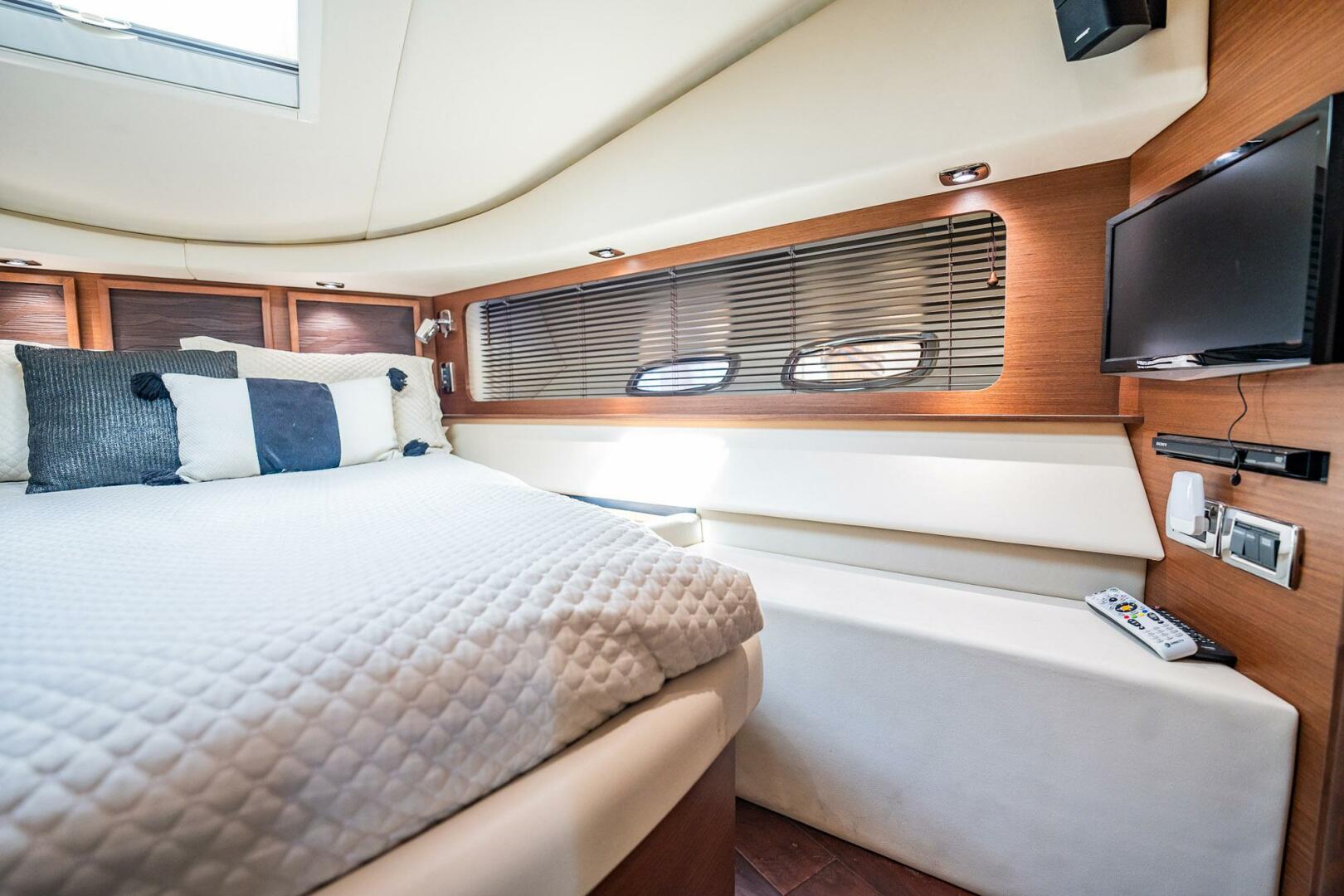 Slide: The Image of Sea Ray 580 Sundancer 2013 - 4429262