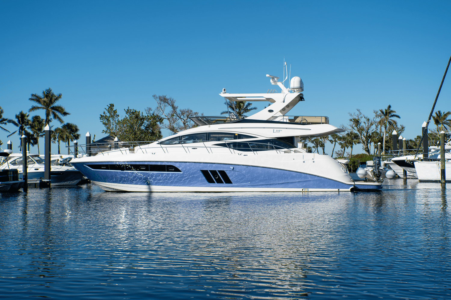 Slide: The Image of Sea Ray 590 FLY 2017 - 1