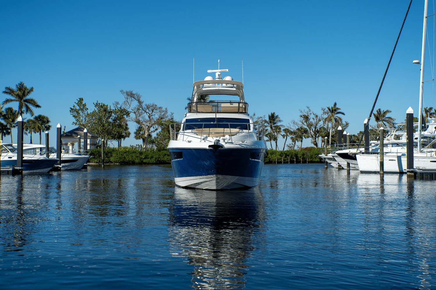 Slide: The Image of Sea Ray 590 FLY 2017 - 10