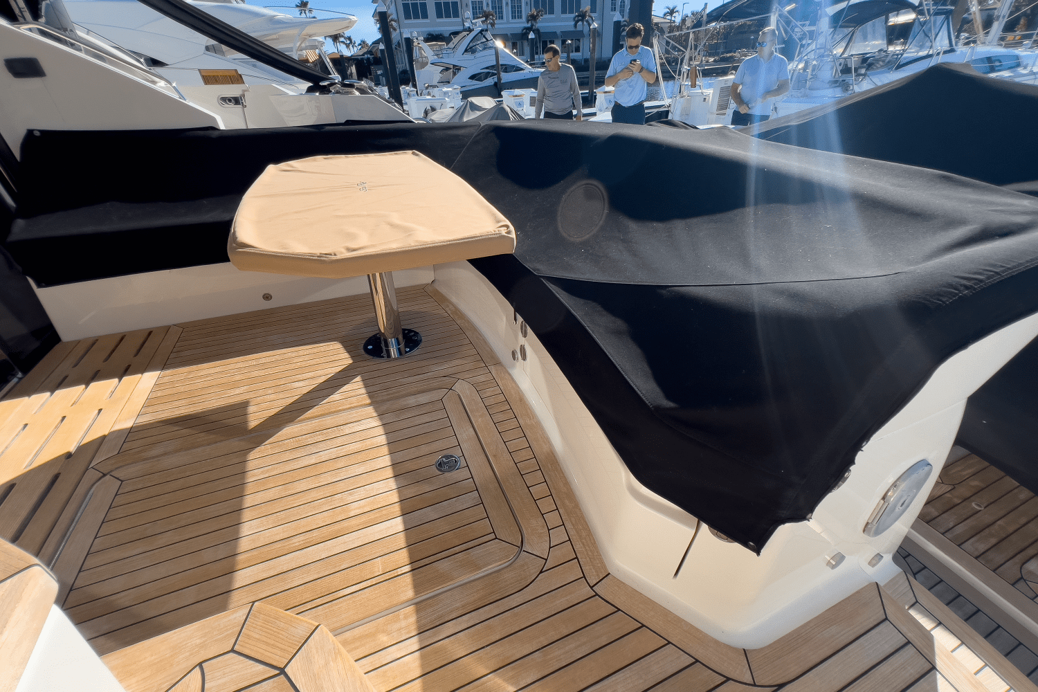 Slide: The Image of Sea Ray 590 FLY 2017 - 100