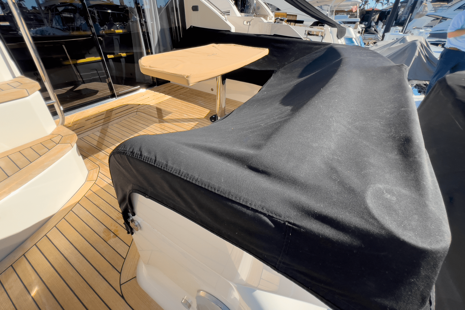 Slide: The Image of Sea Ray 590 FLY 2017 - 101