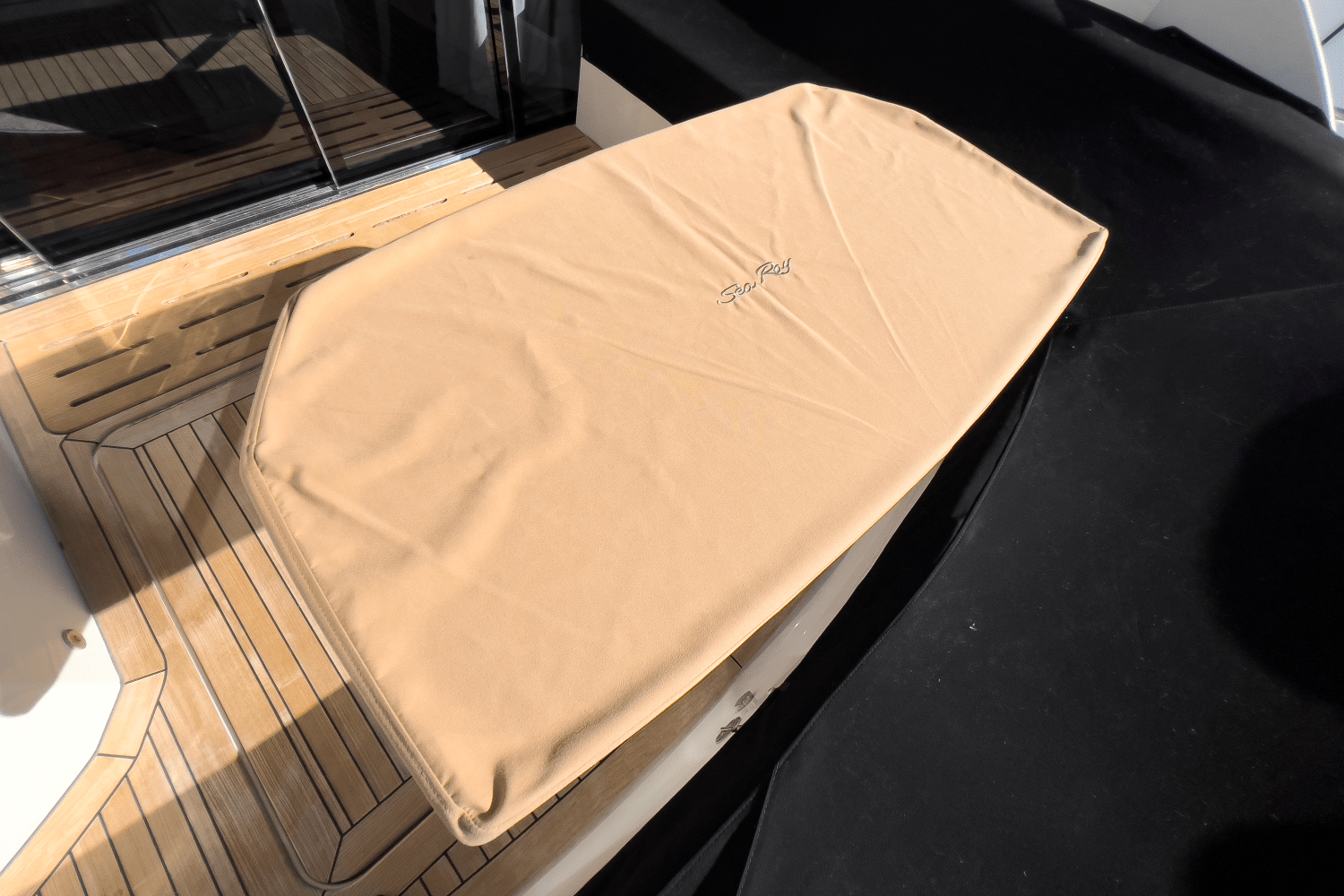 Slide: The Image of Sea Ray 590 FLY 2017 - 102