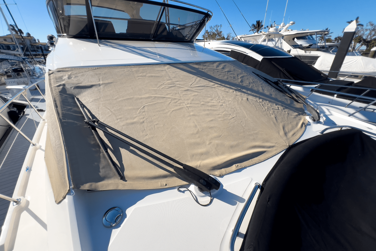 Slide: The Image of Sea Ray 590 FLY 2017 - 105