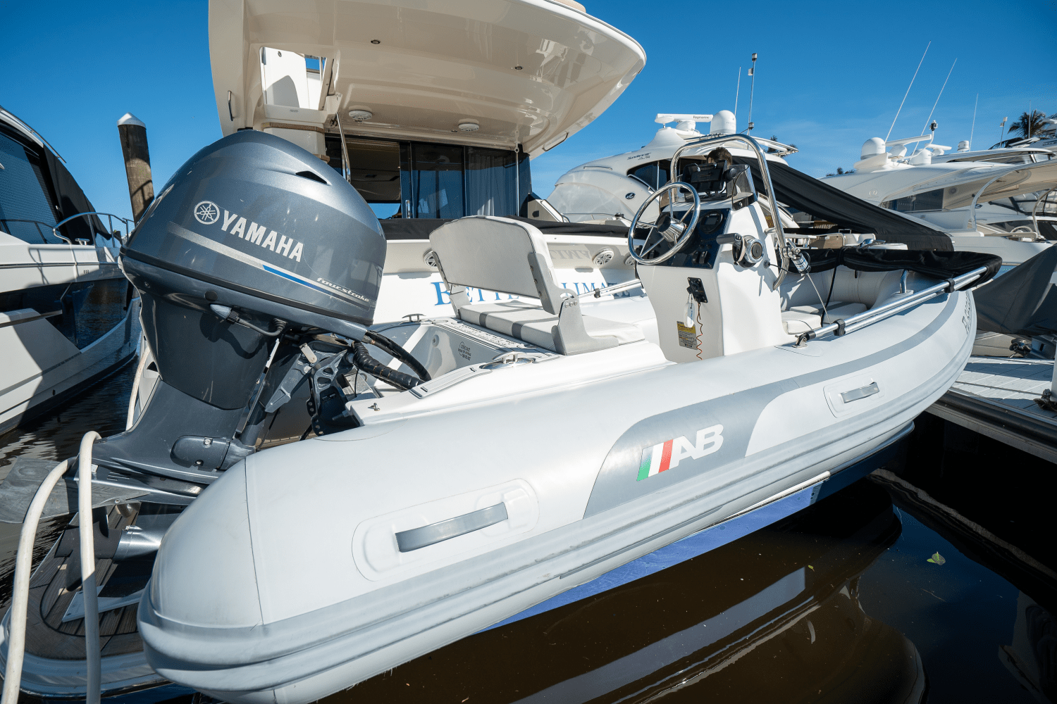 Slide: The Image of Sea Ray 590 FLY 2017 - 106