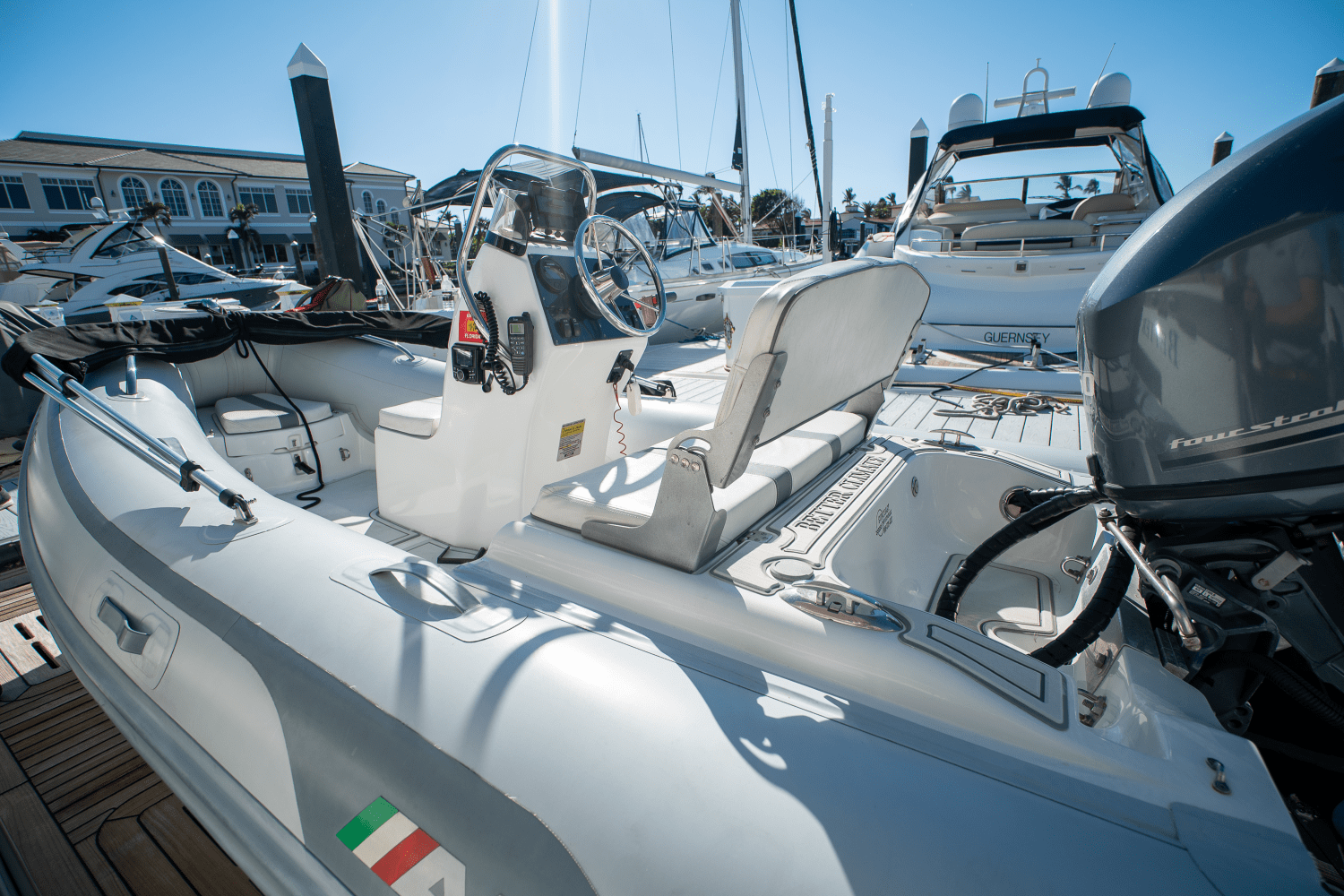 Slide: The Image of Sea Ray 590 FLY 2017 - 107