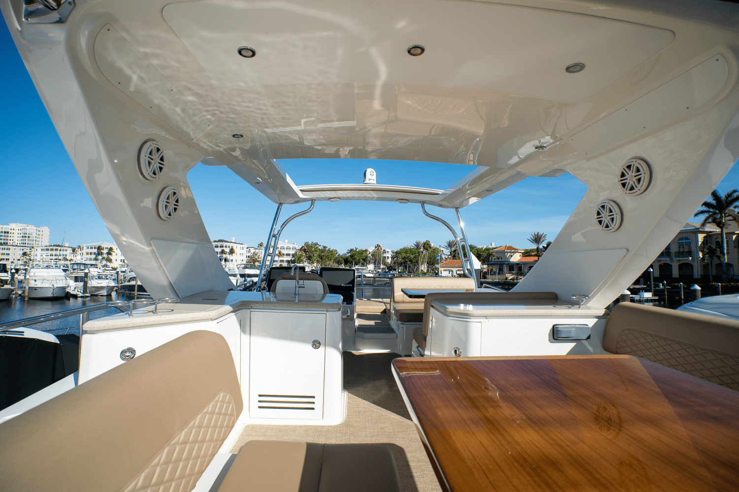 Slide: The Image of Sea Ray 590 FLY 2017 - 11