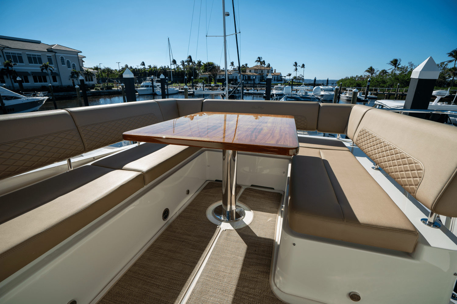 Slide: The Image of Sea Ray 590 FLY 2017 - 13