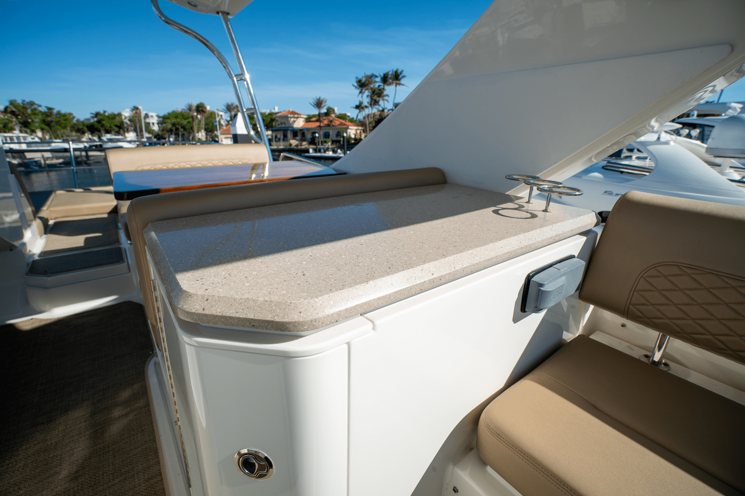 Slide: The Image of Sea Ray 590 FLY 2017 - 14