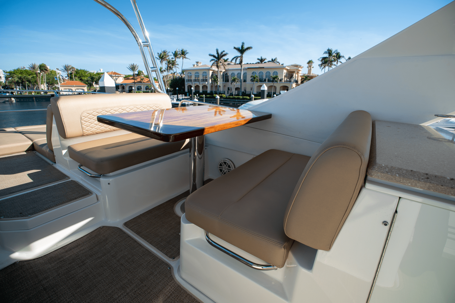 Slide: The Image of Sea Ray 590 FLY 2017 - 18