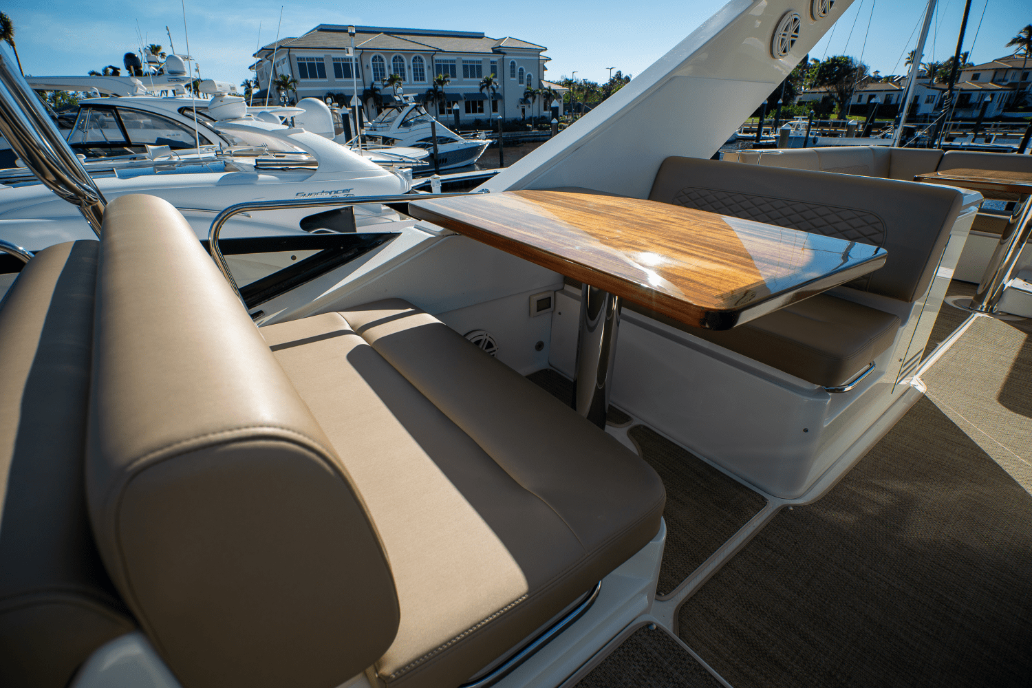 Slide: The Image of Sea Ray 590 FLY 2017 - 19