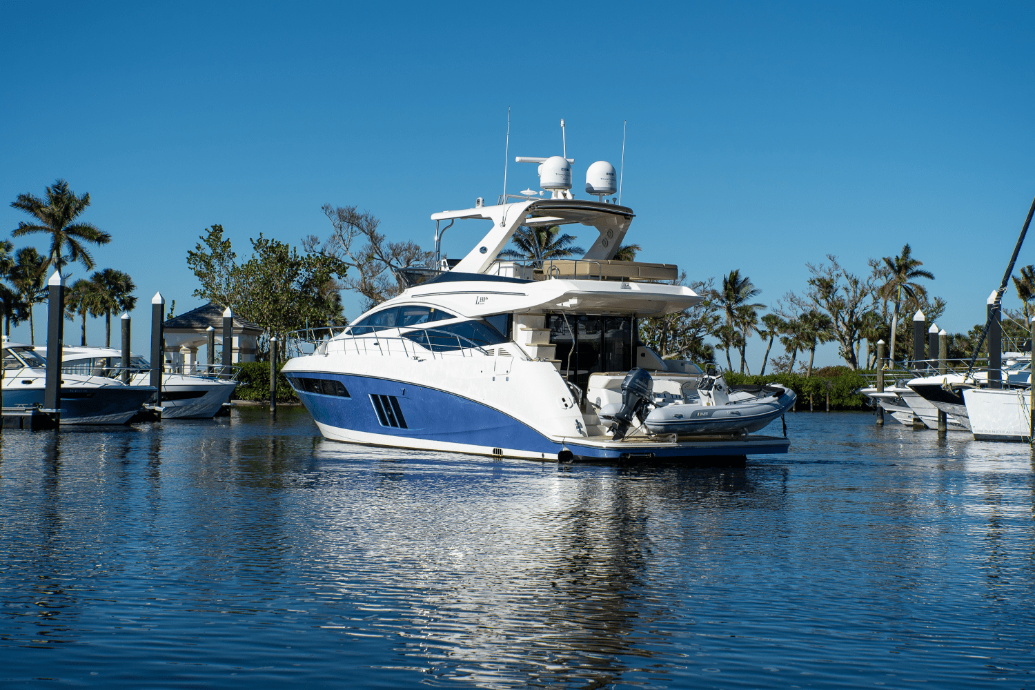 Slide: The Image of Sea Ray 590 FLY 2017 - 2