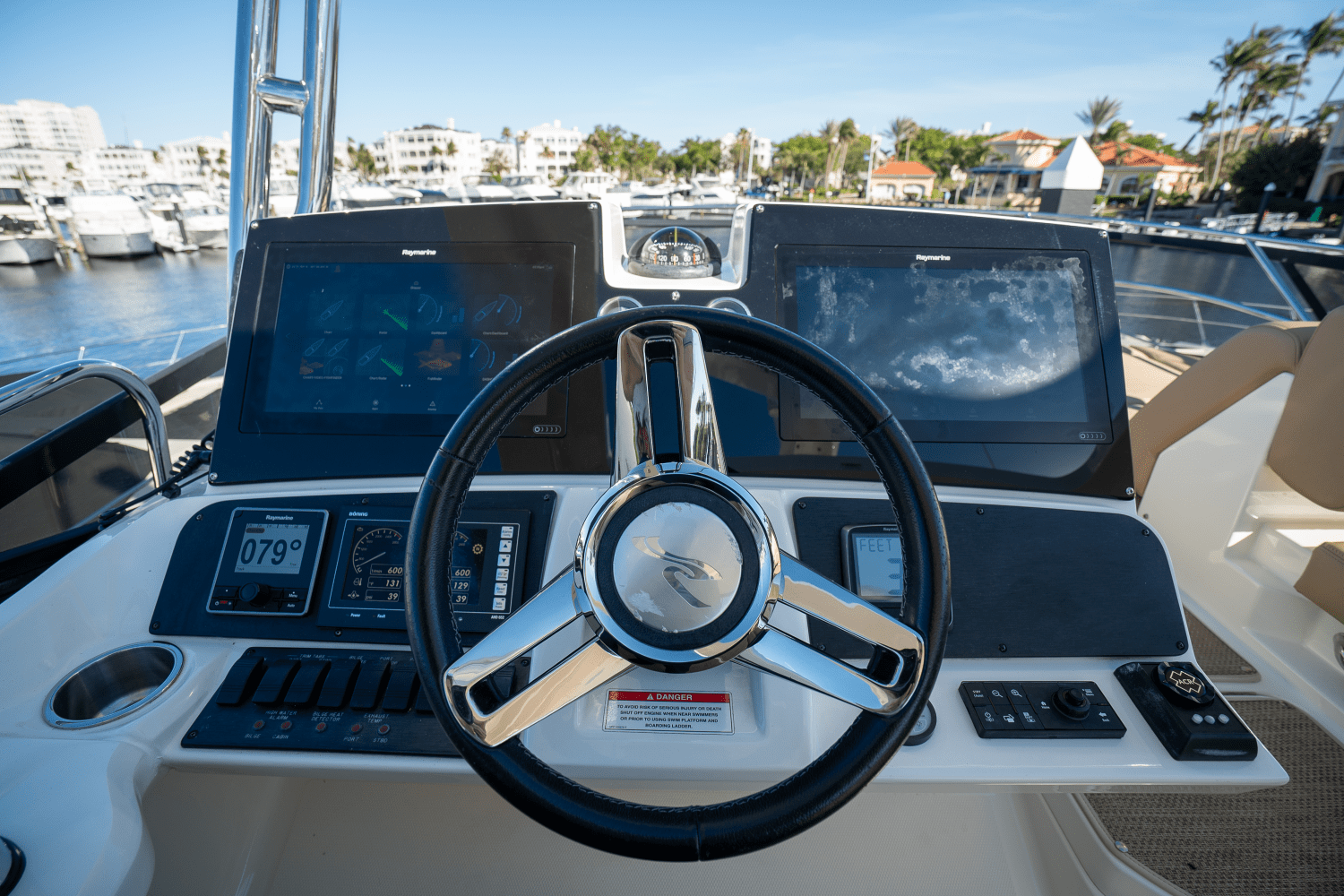 Slide: The Image of Sea Ray 590 FLY 2017 - 22